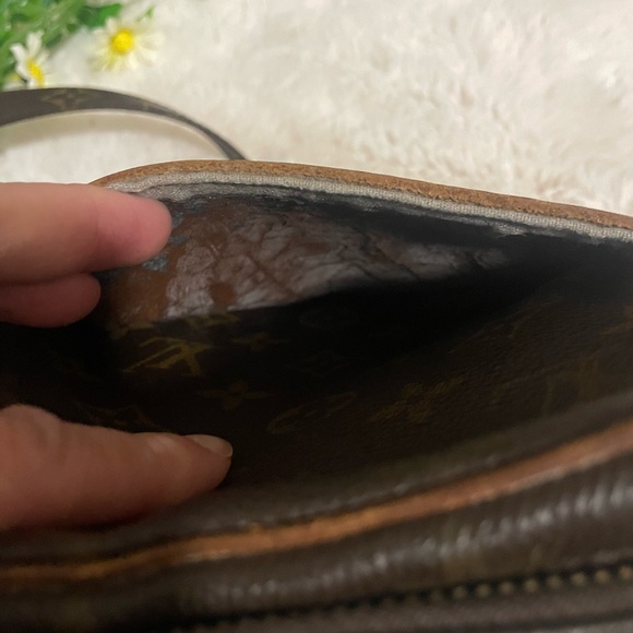 Authentic LV Vintage Crossbody bag - Picture 6 of 11